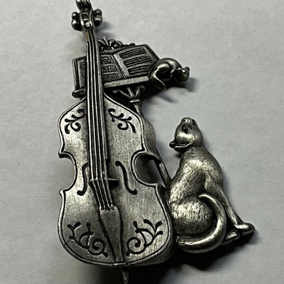 JJ Jonette Brooch Cello Cat & Mouse Pin Cellist Orchestra Music Gift Idea - Picture 1 of 3